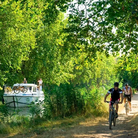 V0681 - Climatise En Bord De Pour 6 Couchages