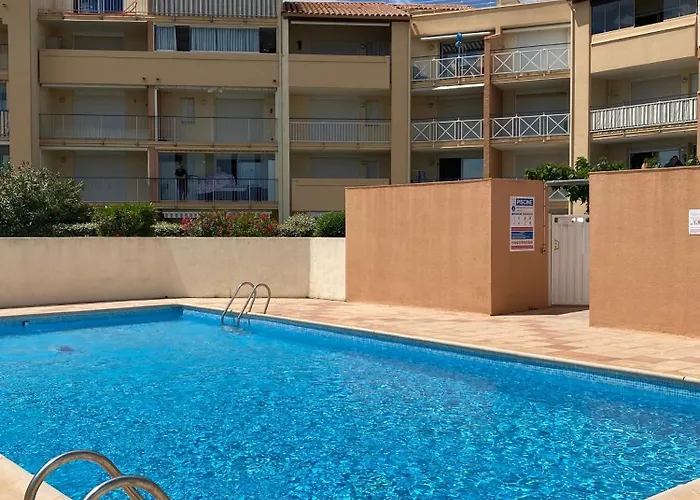 V0681 - Climatise En Bord De Pour 6 Couchages Vias